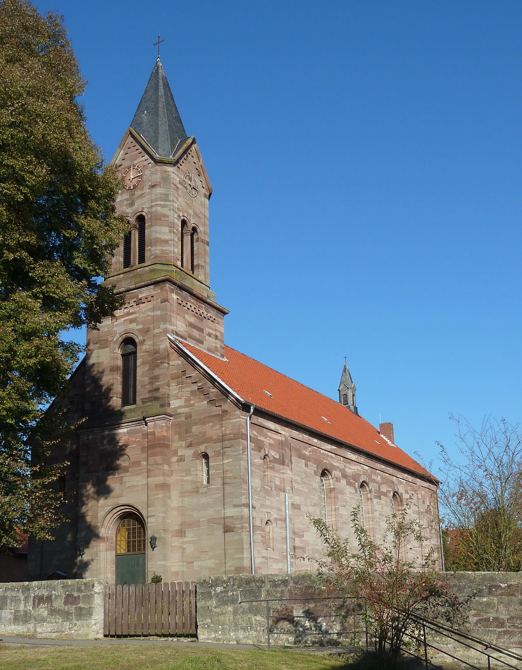 Photo showing: Südwestansicht der Wallfahrtskirche Mariä Geburt in Renshausen, Gemeinde Krebeck, Untereichsfeld.  Erbaut 1847-1850, Entwurf: Landbaumeister Oldendorp