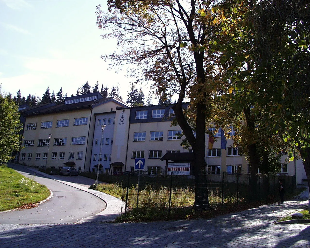 Photo showing: Wallendorfer Porzellan Manufaktur, Aufnahme der Manufaktur in Wallendorf unterhalb der Kirche.