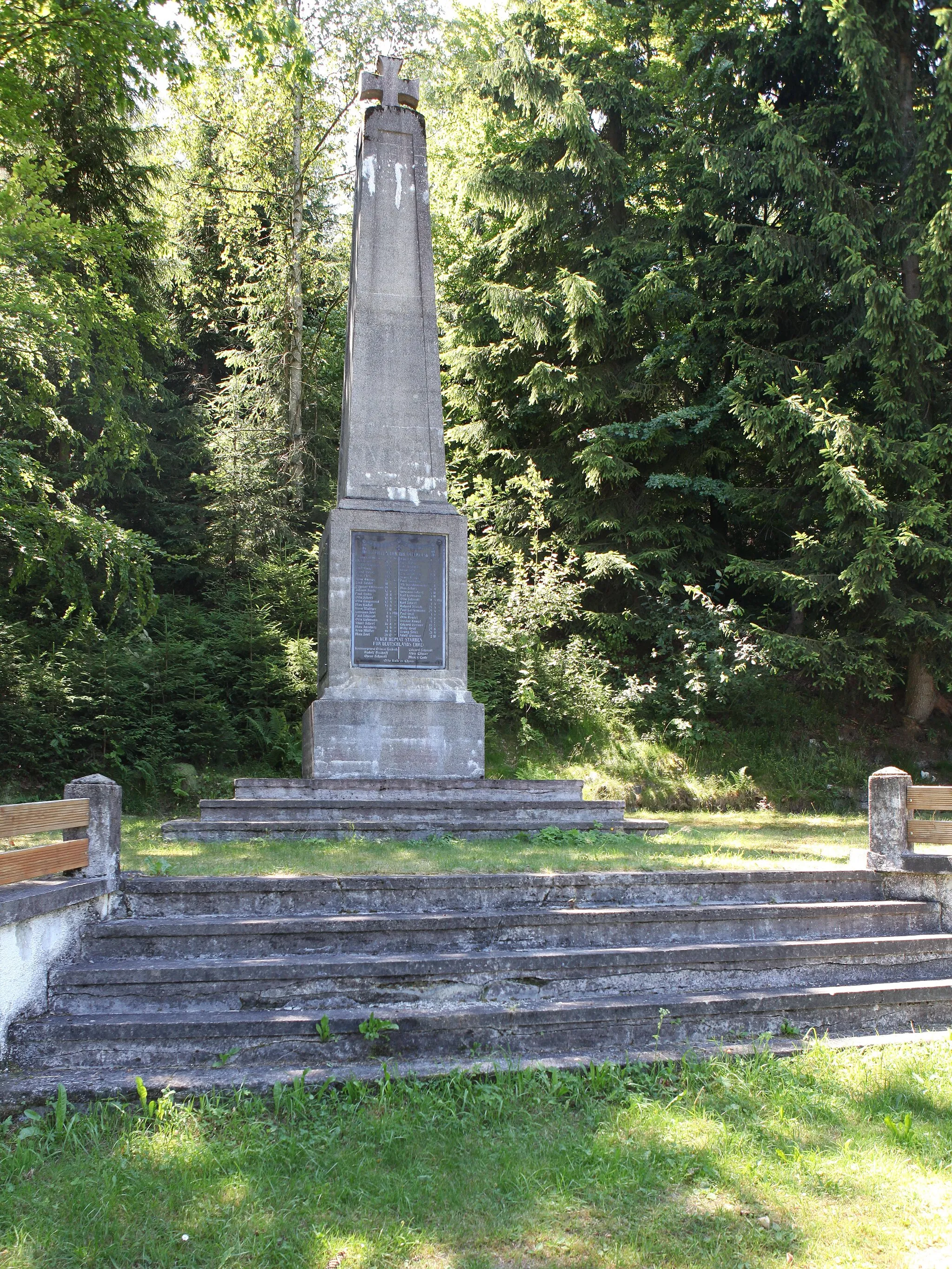 Photo showing: War memorial to Ascherbach, in the municipality of Lichte (municipal district: Oberlichte), Thuringia, Germany.