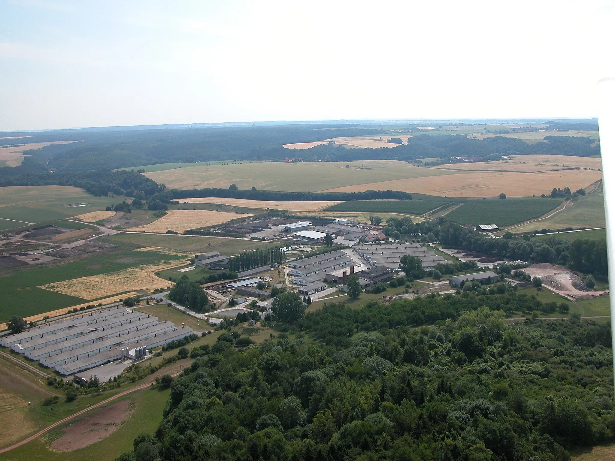 Photo showing: Luftbild von Zinna kurz nach dem Start vom Verkehrslandeplatz Jena-Schöngleina (SHK)