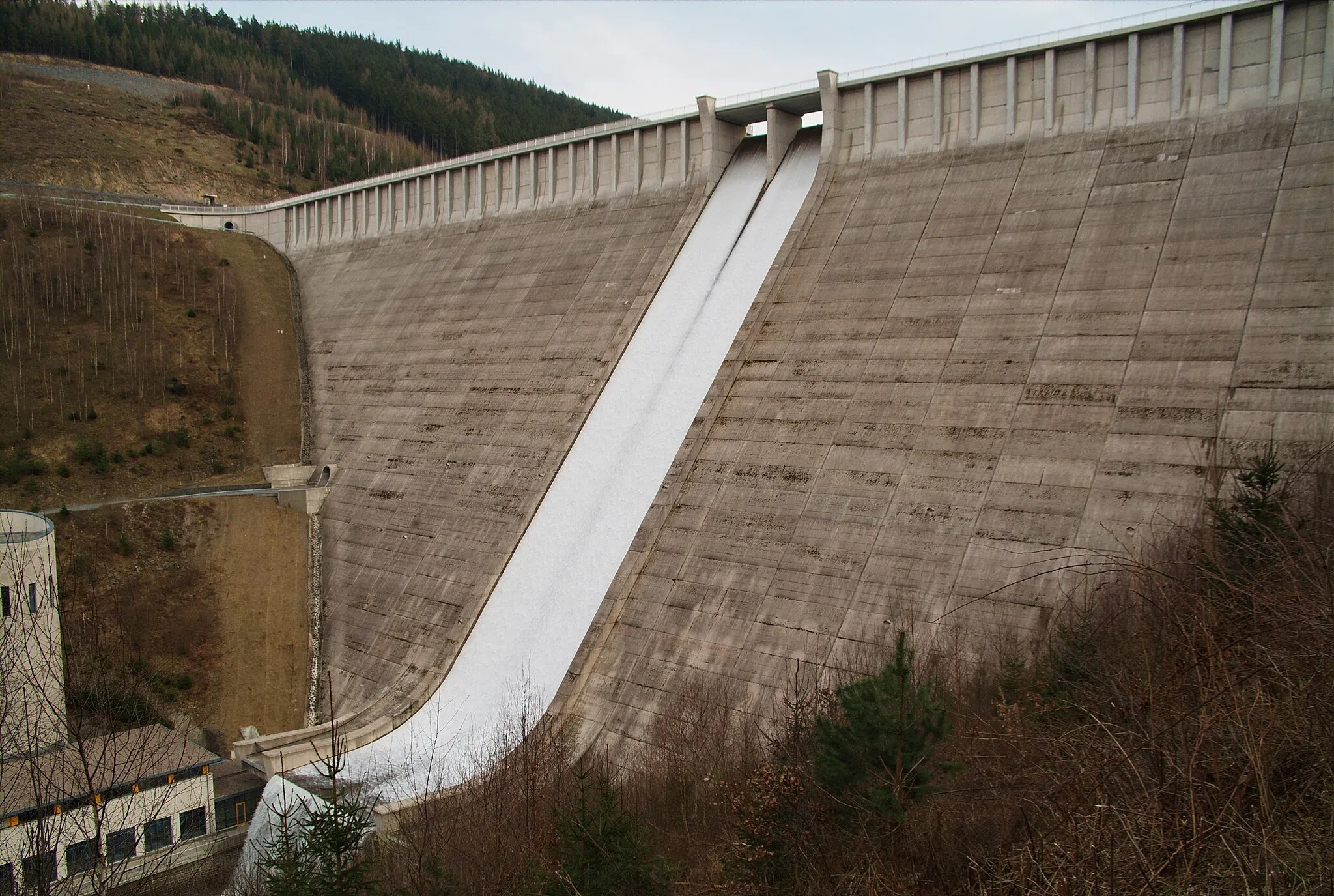 Photo showing: Spillway test at Leibis/lichte reservoir