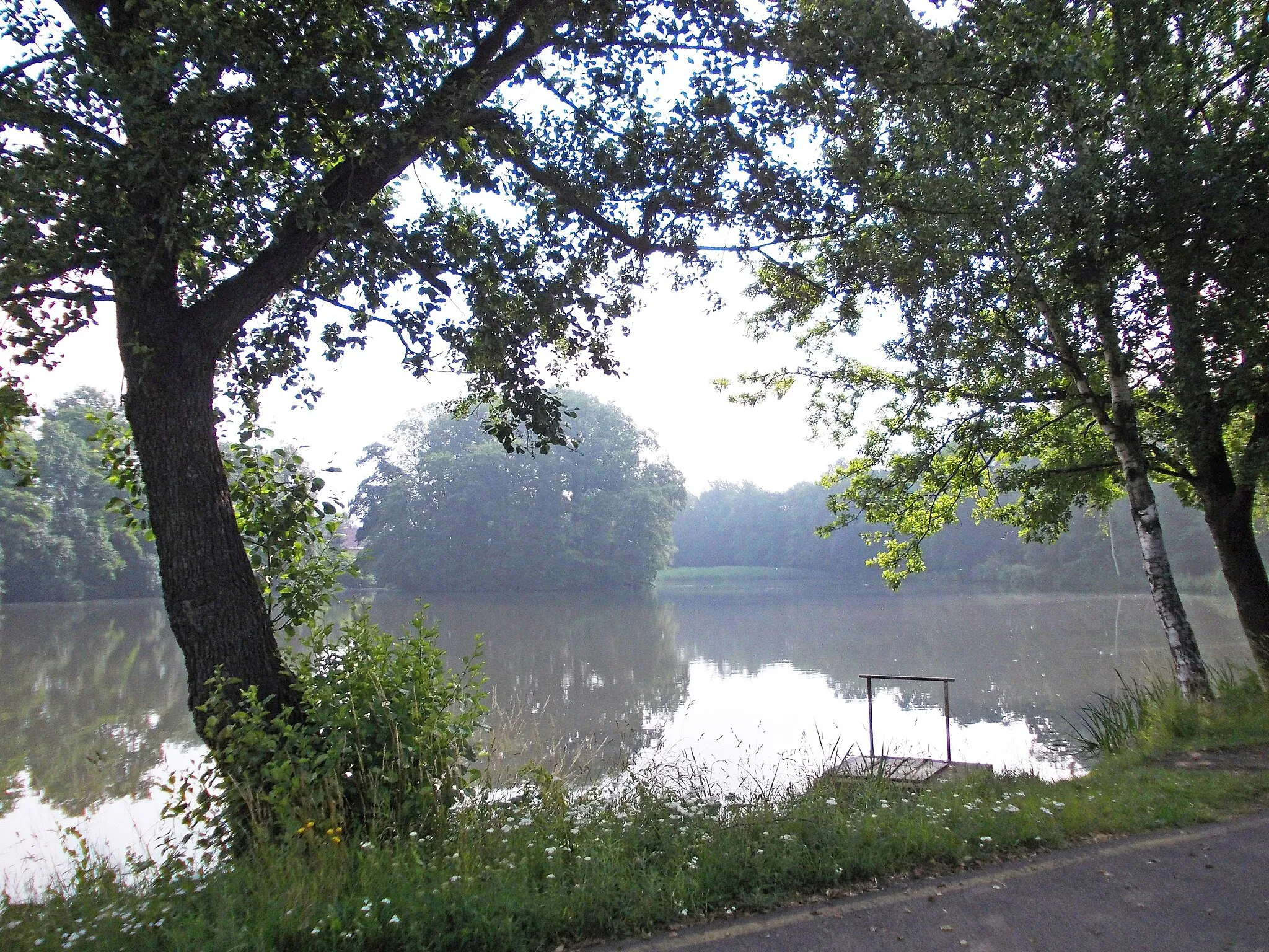 Photo showing: Inselteich ("island pond") in Oelzschau (Espenhain, Leipzig district, Saxony)