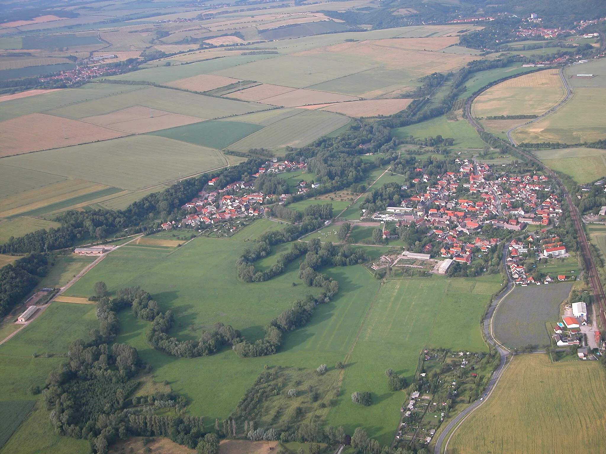 Photo showing: Luftbild von Niedertrebra, Eberstedt, Auerstedt und Darnstedt (AP)