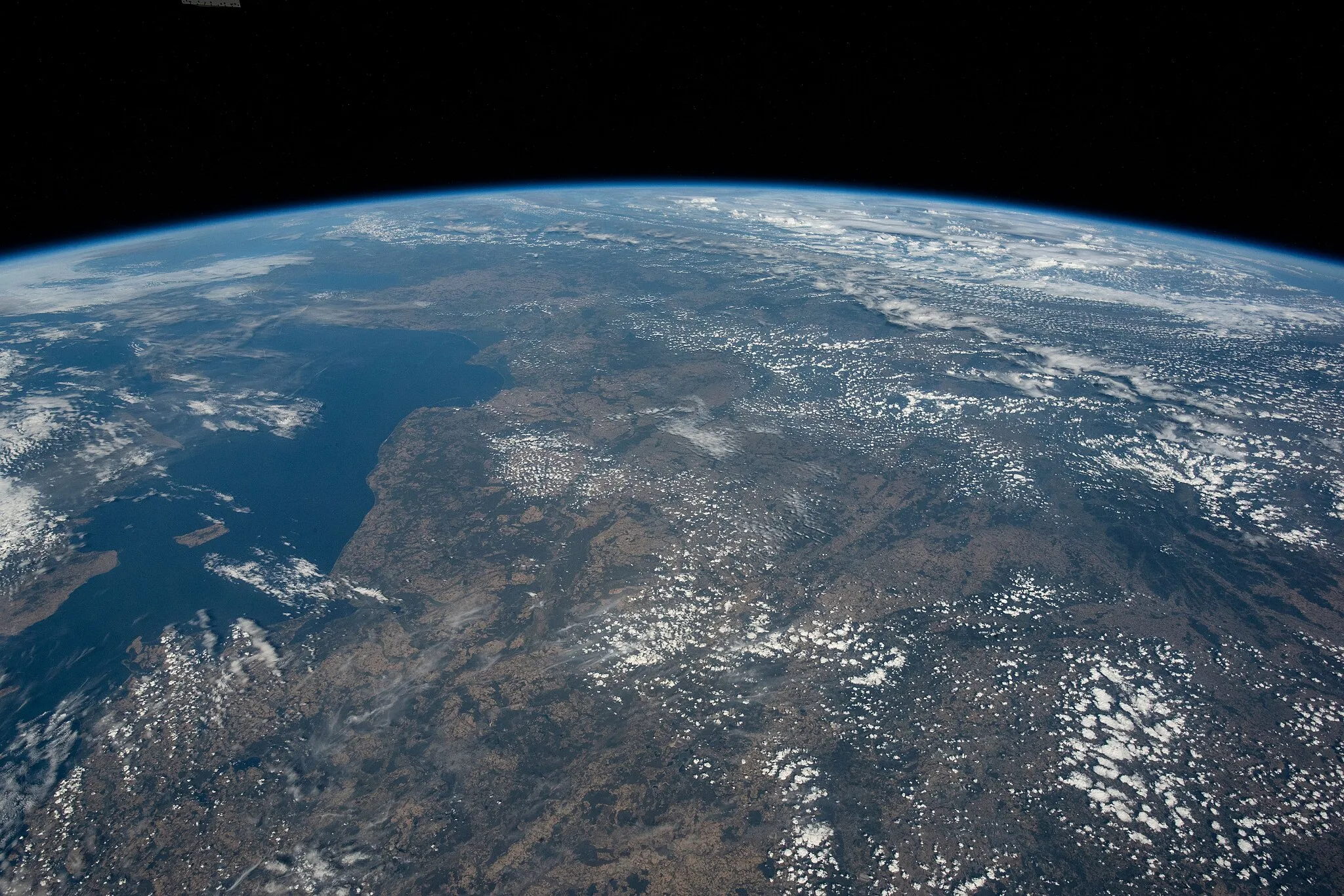 Photo showing: View of Earth taken during ISS Expedition 67.