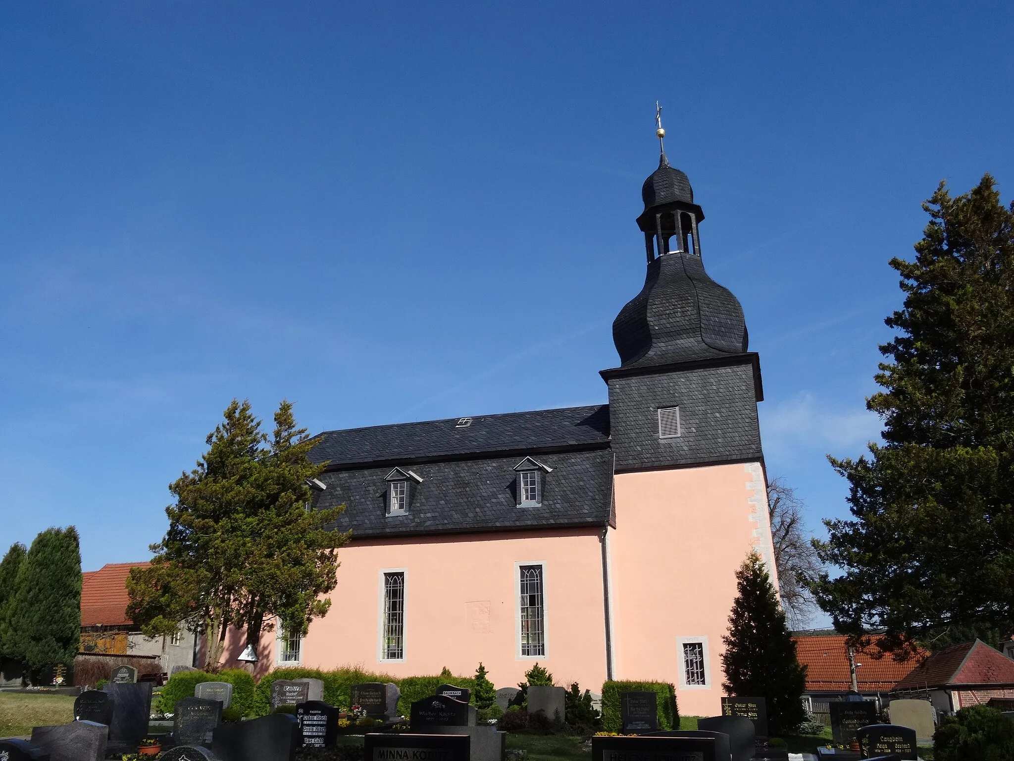 Photo showing: Die Kirche zu Wümbach aus dem 15. Jahrhundert wurde von 1993 bis 2008 umfassend restauriert.