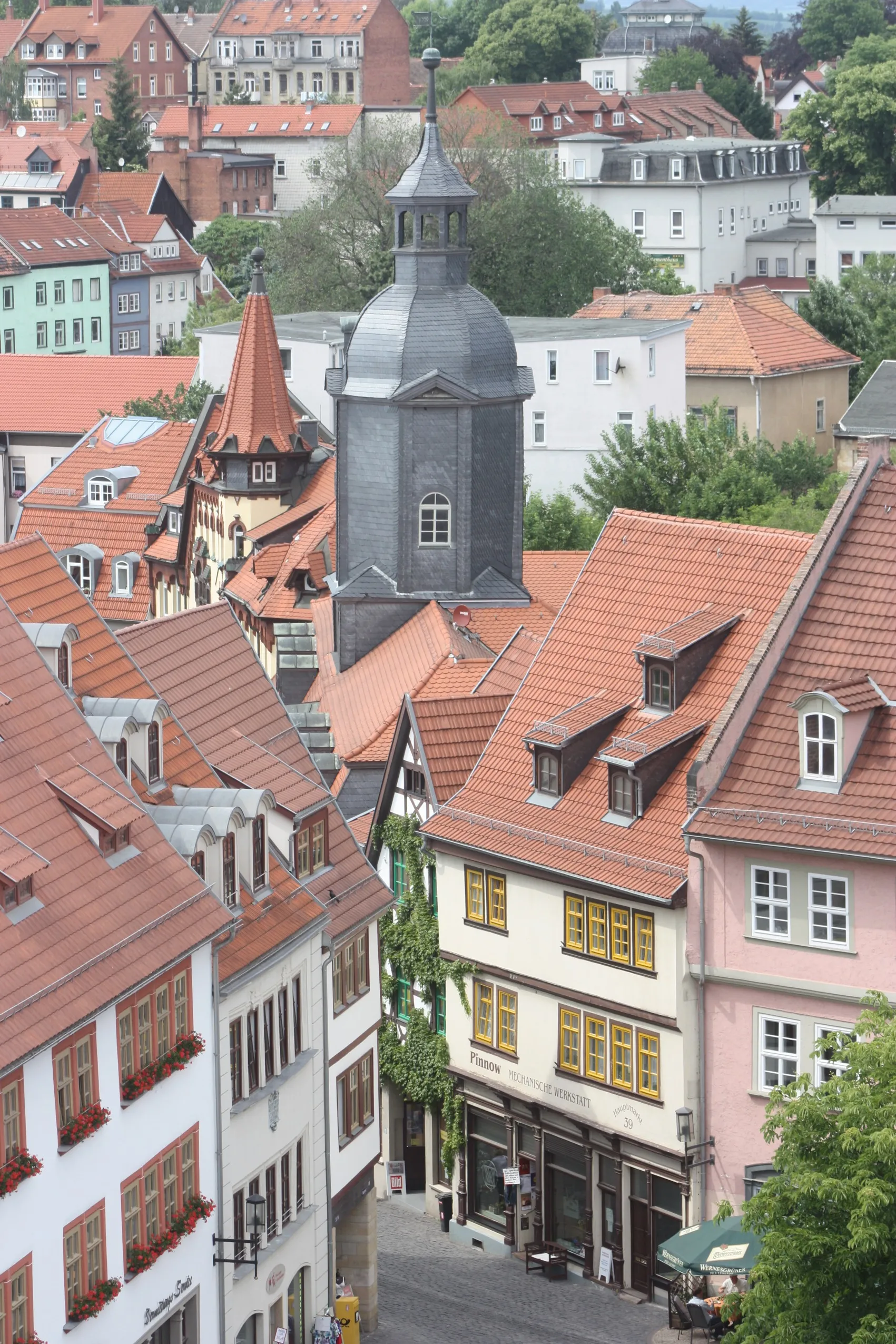 Photo showing: Gotha, view from the tower of the old town hall to the house 39 Hauptmarkt and to the former hospital church