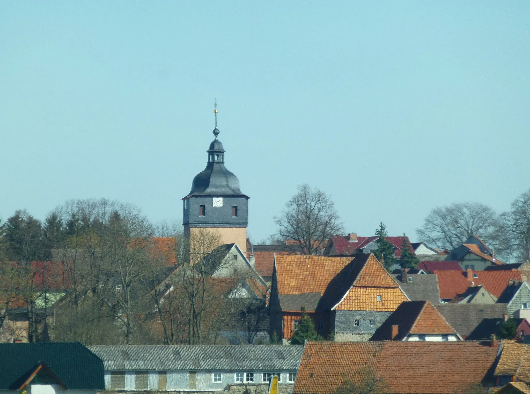 Photo showing: Blick über die Dächer von Keula zur Kirche