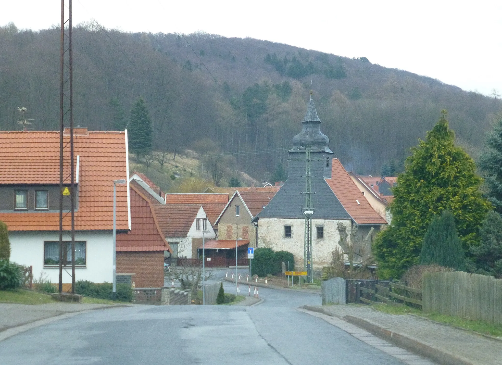 Photo showing: Ansicht von Ascherode (im Hintergrund der Ziegenrück)