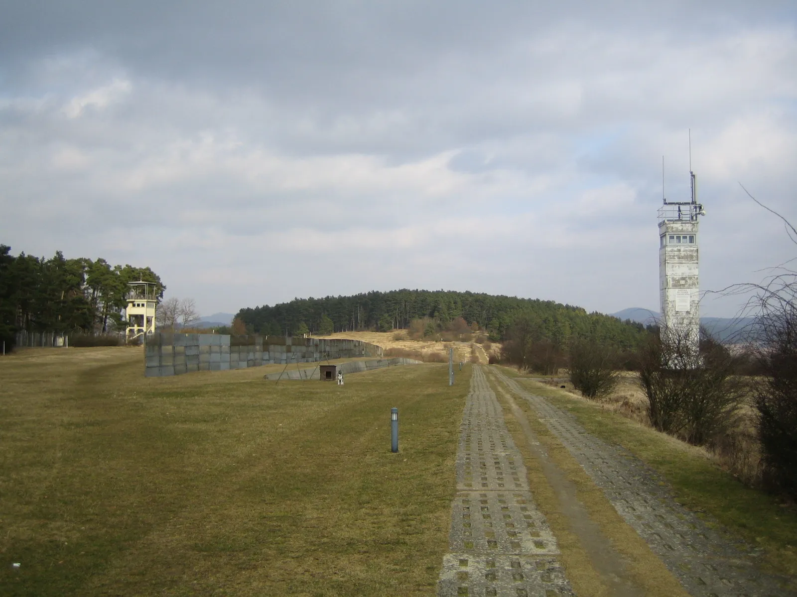 Photo showing: Former watch tower on the Inner German border, now at the museum Point Alpha