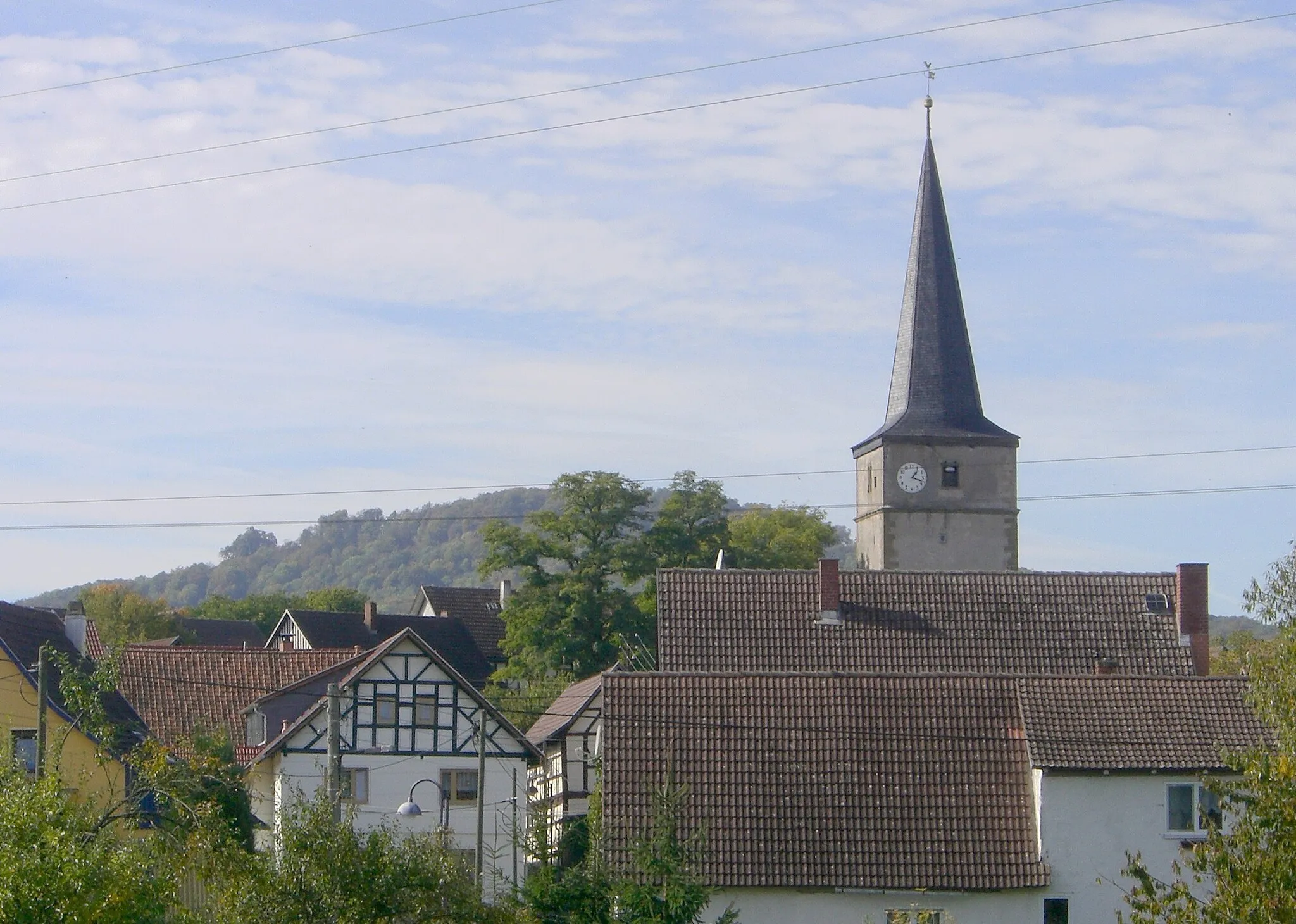 Photo showing: Kirche und Kleiner Gleichberg