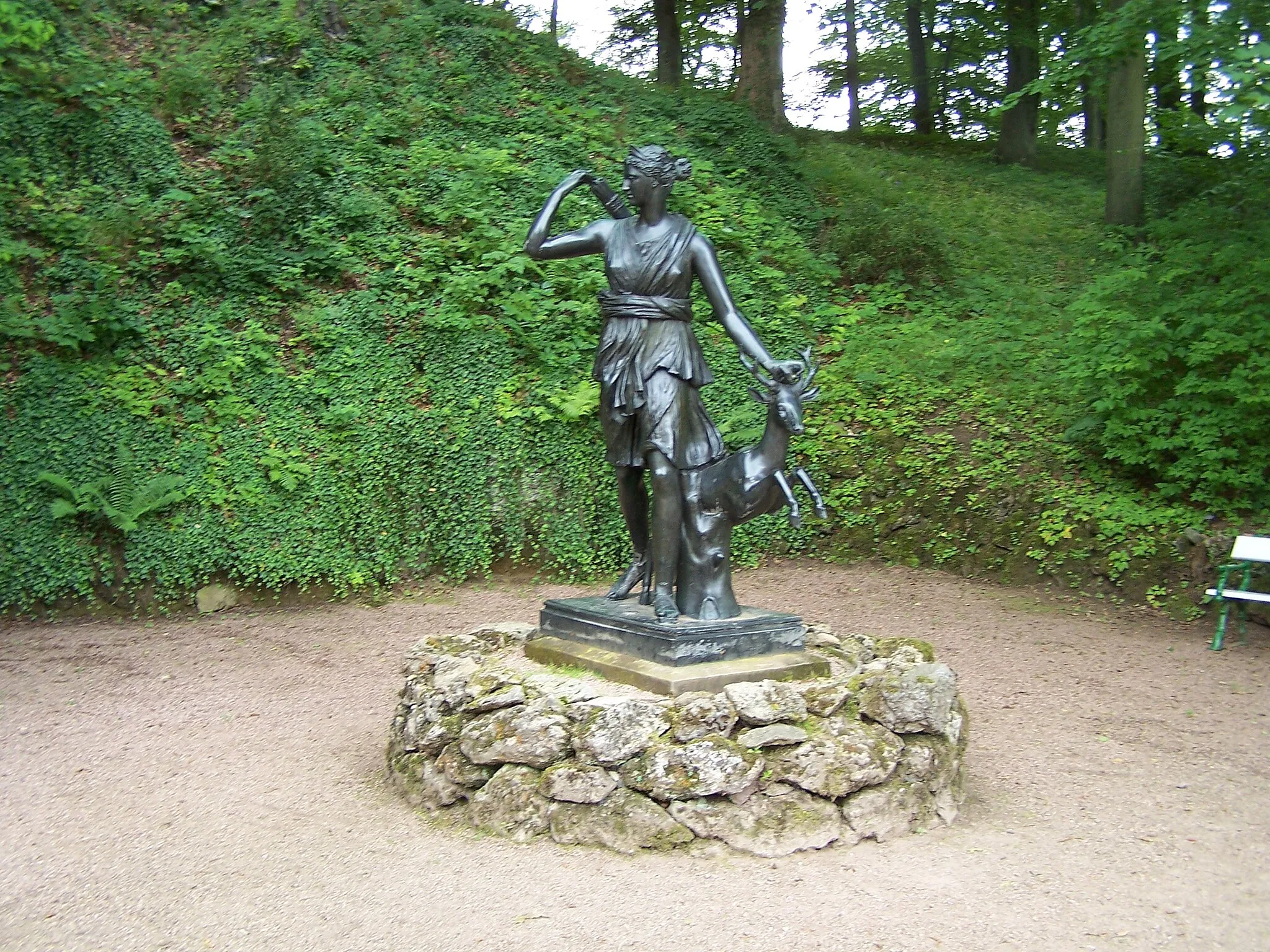 Photo showing: Die Artemis-Skulptur im Altensteiner Park.