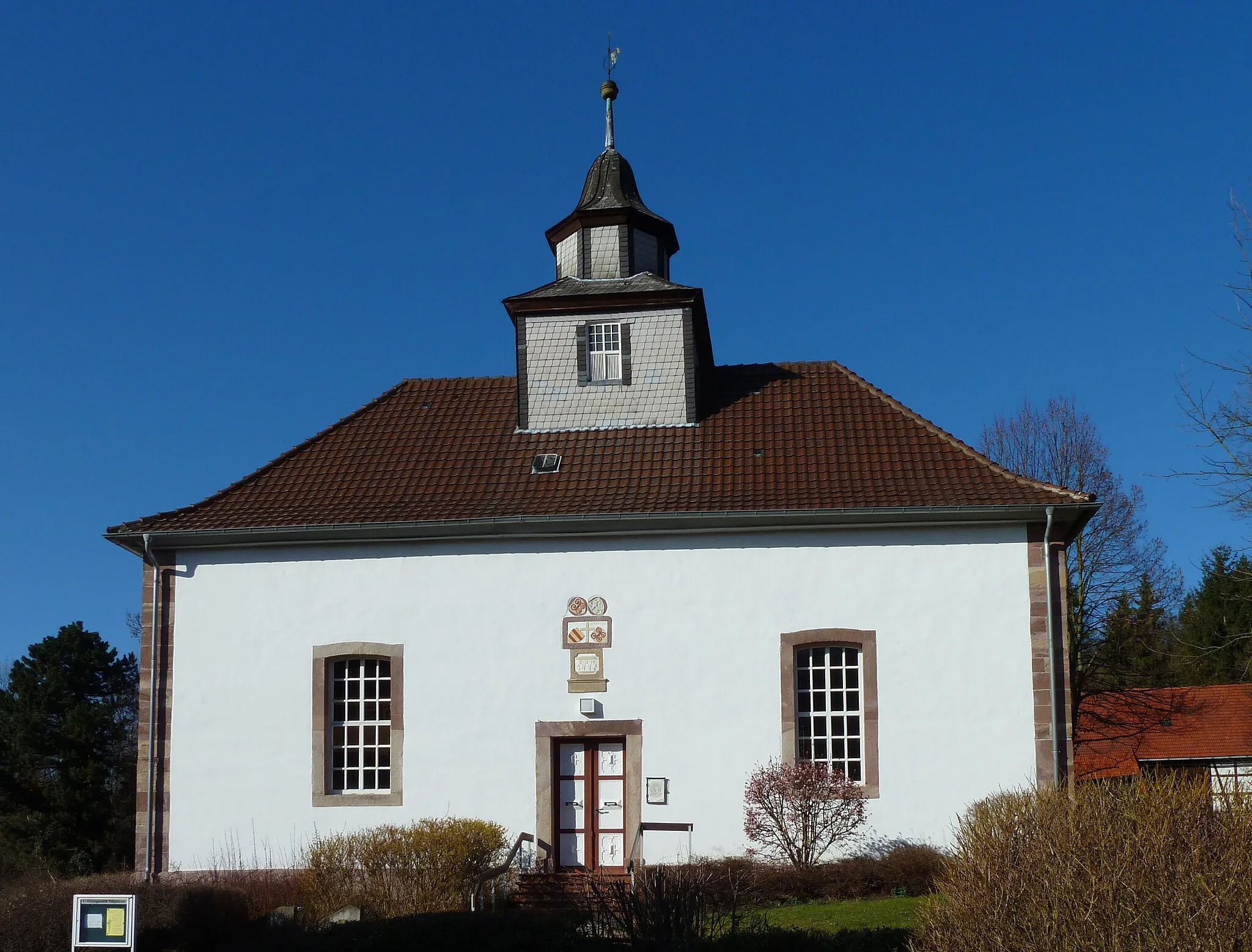 Photo showing: Evangelisch-reformierte Kirche St. Blasius in Eddigehausen, Flecken Bovenden, Niedersachsen. Erbaut 1786 unter Verwendung älterer Spolien. 1211 erstmalige Erwähnung der Eddigehäuser Kirche als Mutterkirche der Bovender Kapelle