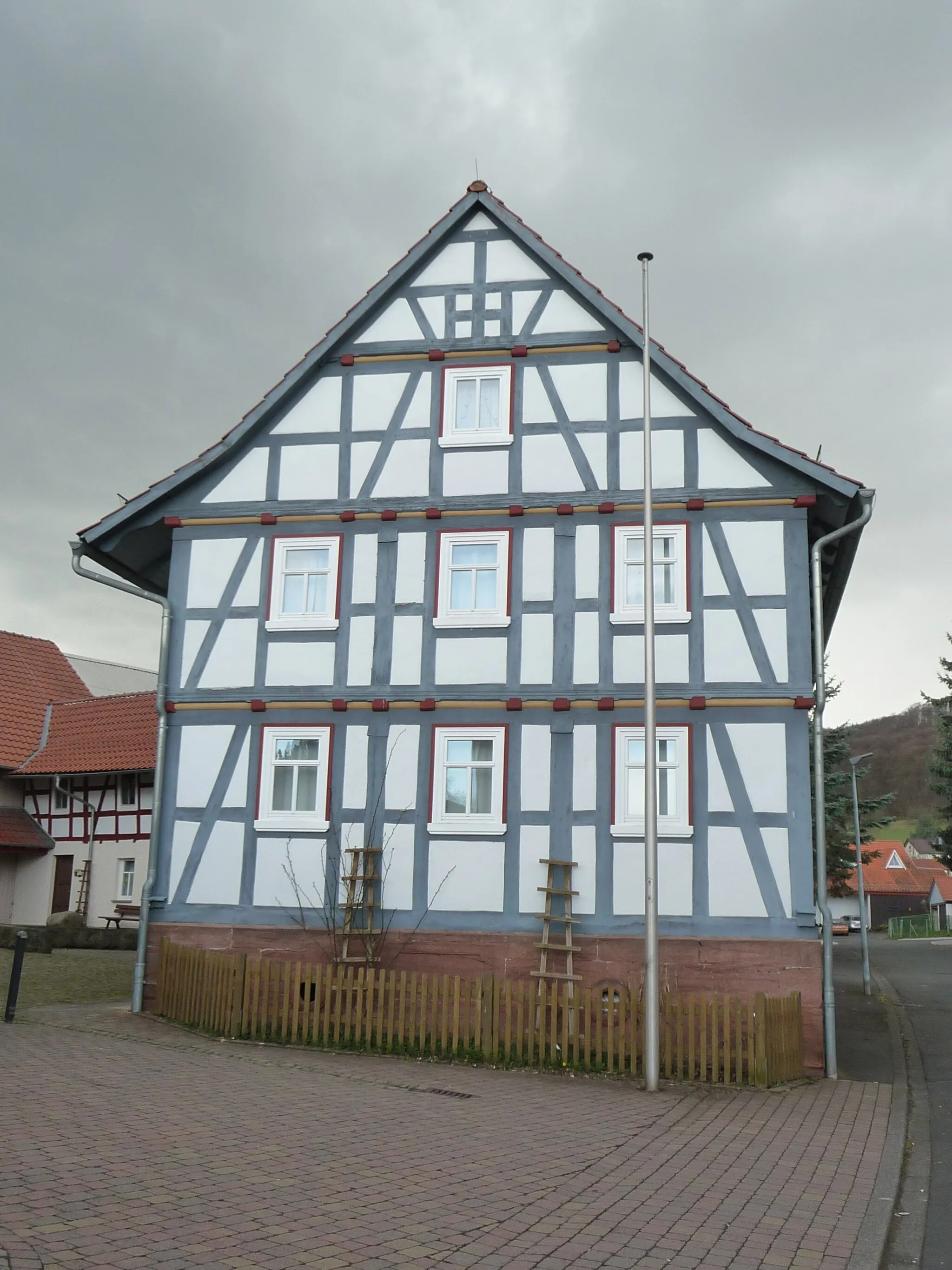 Photo showing: Ausbach ist ein Ortsteil der Gemeinde Hohenroda im Landkreis Hersfeld-Rotenburg in Osthessen.