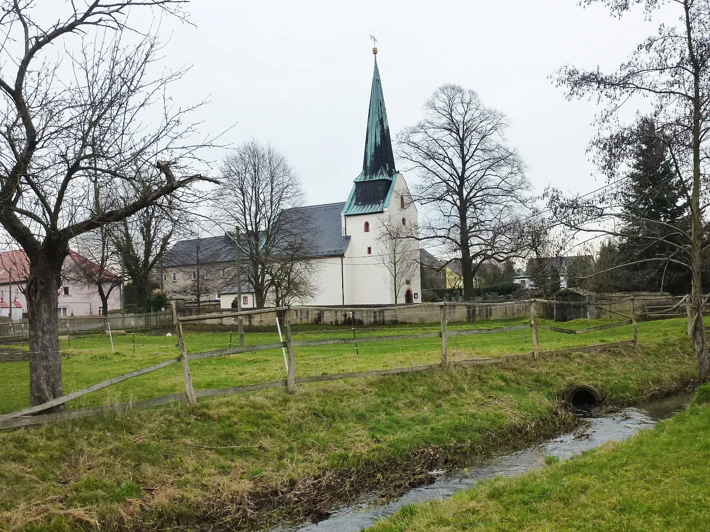 Photo showing: Kleinbardau, Kirche und Parthe