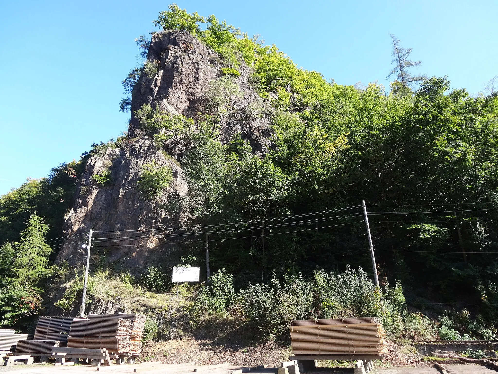 Photo showing: The stone Hachelstein in Asbach (Schmalkalden), Thuringia, Germany