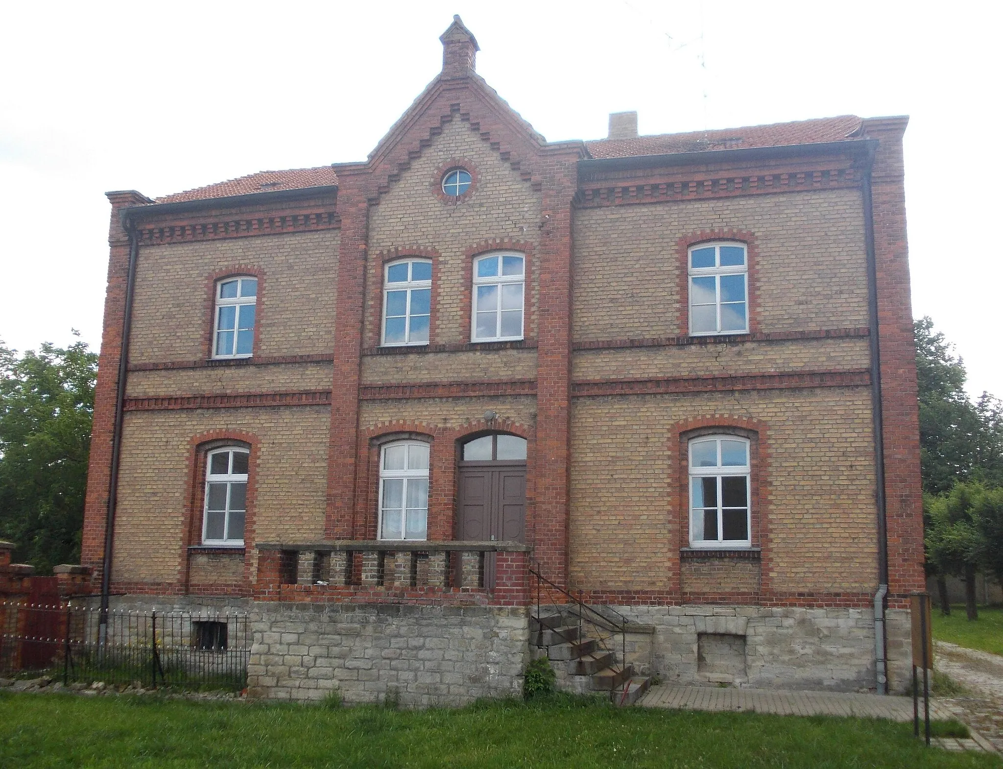 Photo showing: No. 1, Lindenstrasse (rectory) in Allerstedt (Kaiserpfalz, district: Burgenlandkreis, Saxony-Anhalt)