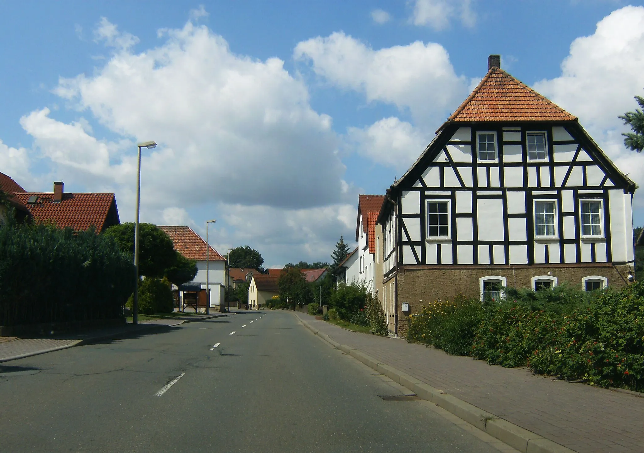 Photo showing: Gera Windischenbernsdorf high street.