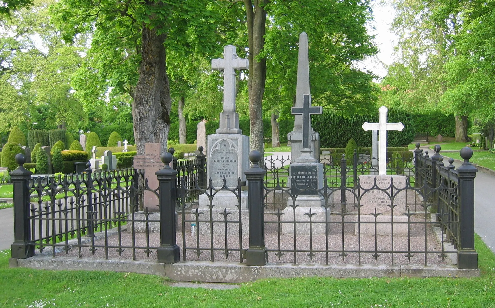 Photo showing: Wallenberg family grave at Linköping city cemetary.