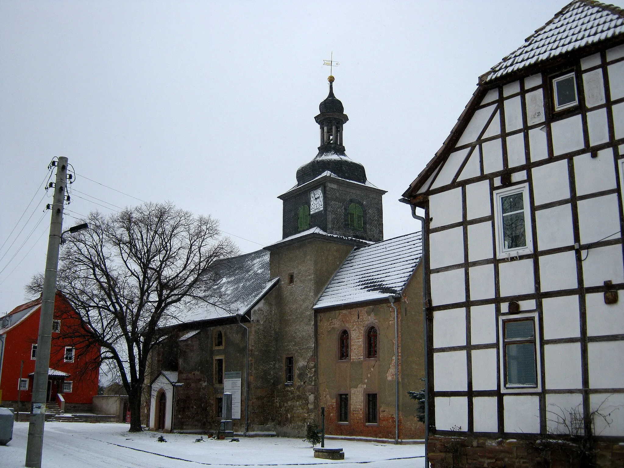Photo showing: Winterlicher Blick auf die Kirche Sankt Trinitatis zu Seehausen im Kyffhäuserkreis.