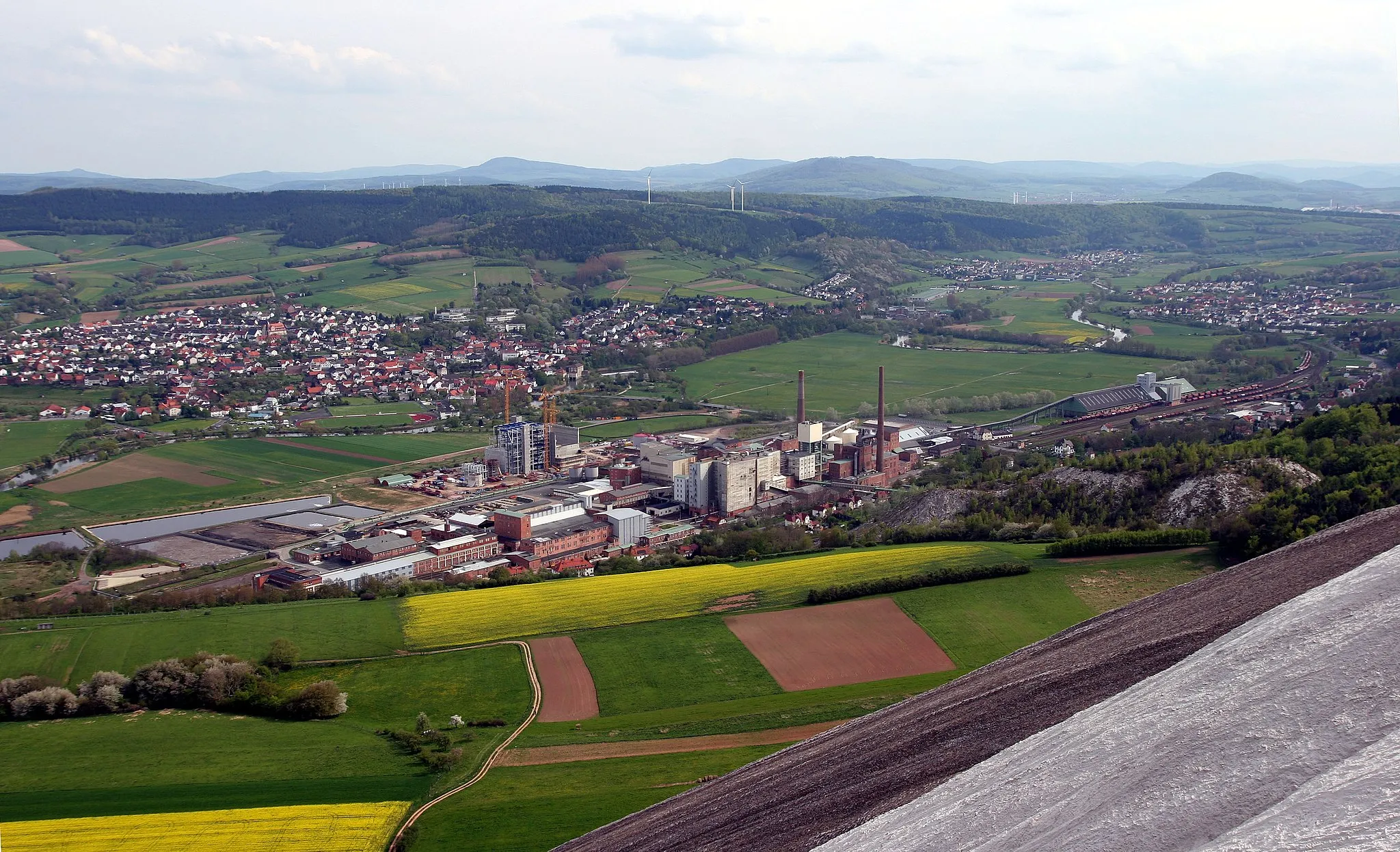 Photo showing: The Potassium-Plant Wintershall owned by K+S Kali GmbH in Heringen (Werra, Germany). The worlds largest potassium-plant. Picture made from the Monte Kali. In the Background the city of Heringen