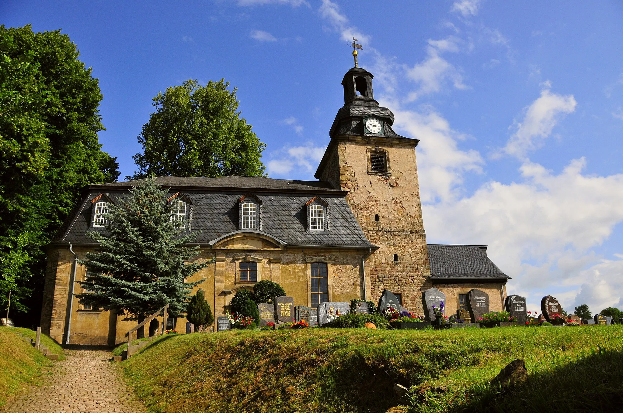 Photo showing: Church in the village Langenhain near Waltershausen