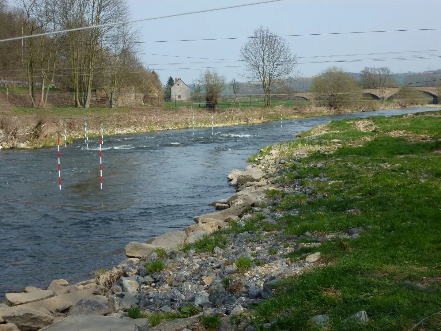 Photo showing: Brücke über die Weiße Elster bei Haynsburg, Wildwasserstrecke