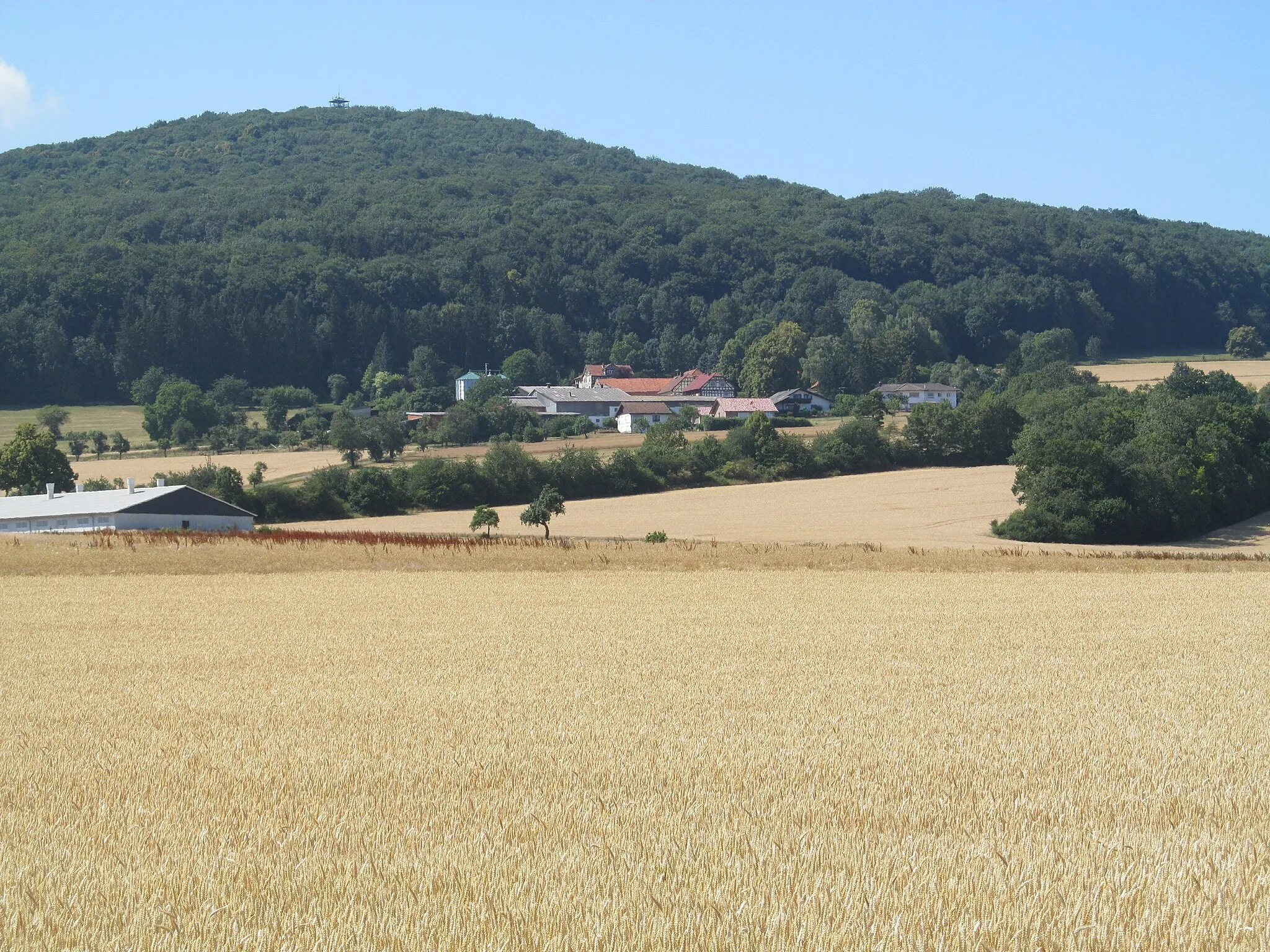 Photo showing: Blick von der Landesstraße von Soisdorf nach Mansbach auf den Ort Soislieden