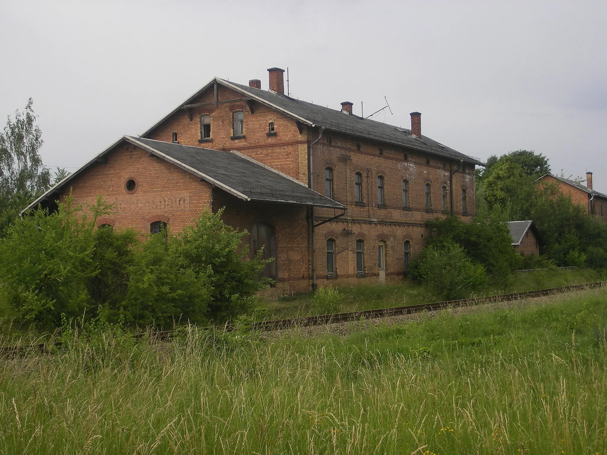 Photo showing: Ancient train station in Lumpzig-Großbraunshain/Hartha near Altenburg/Thuringia