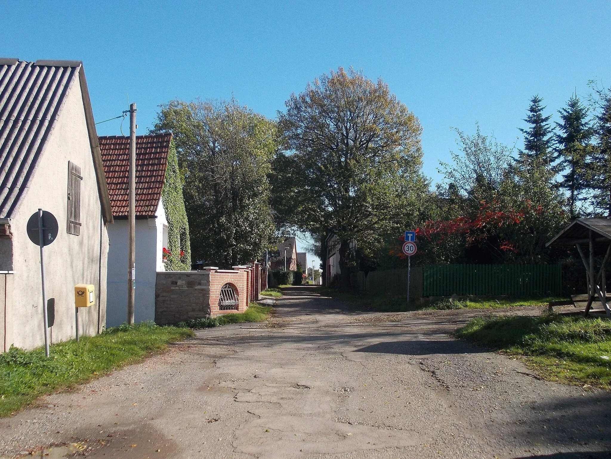 Photo showing: Street in Seligenstädt (Gera, Thuringia)