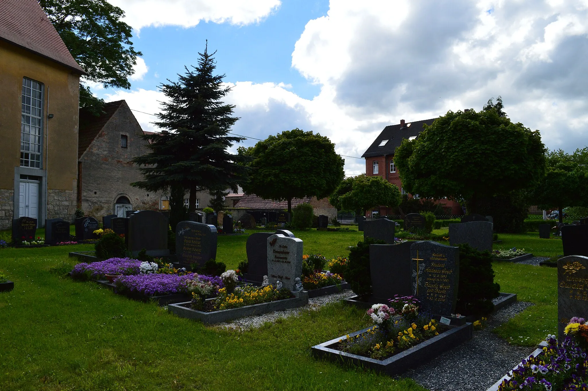 Photo showing: Großaga, Gera, Germany, on Whit Monday 2013: Cemetery