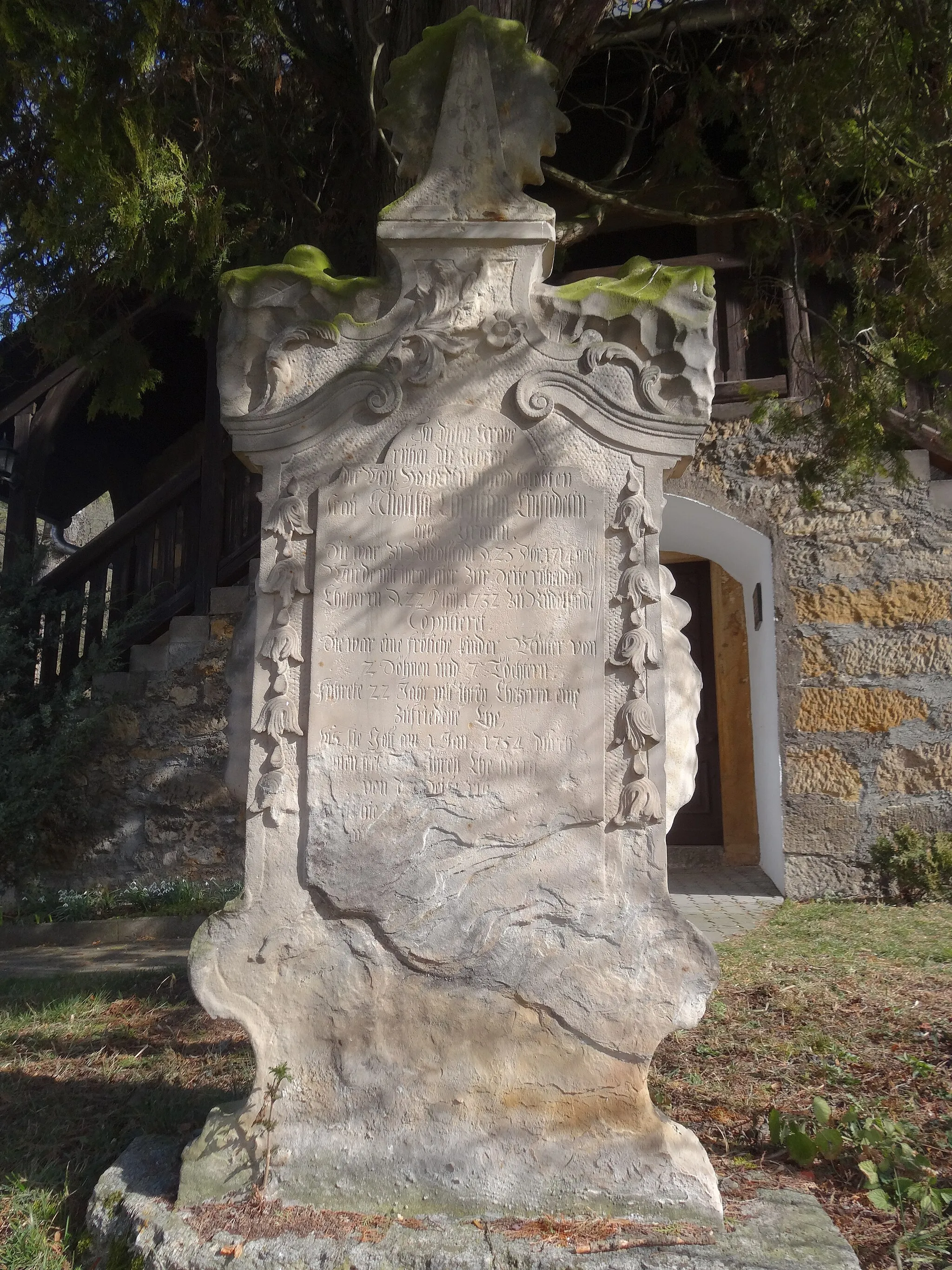 Photo showing: Grave stone nearby the church of Thälendorf, Thuringia