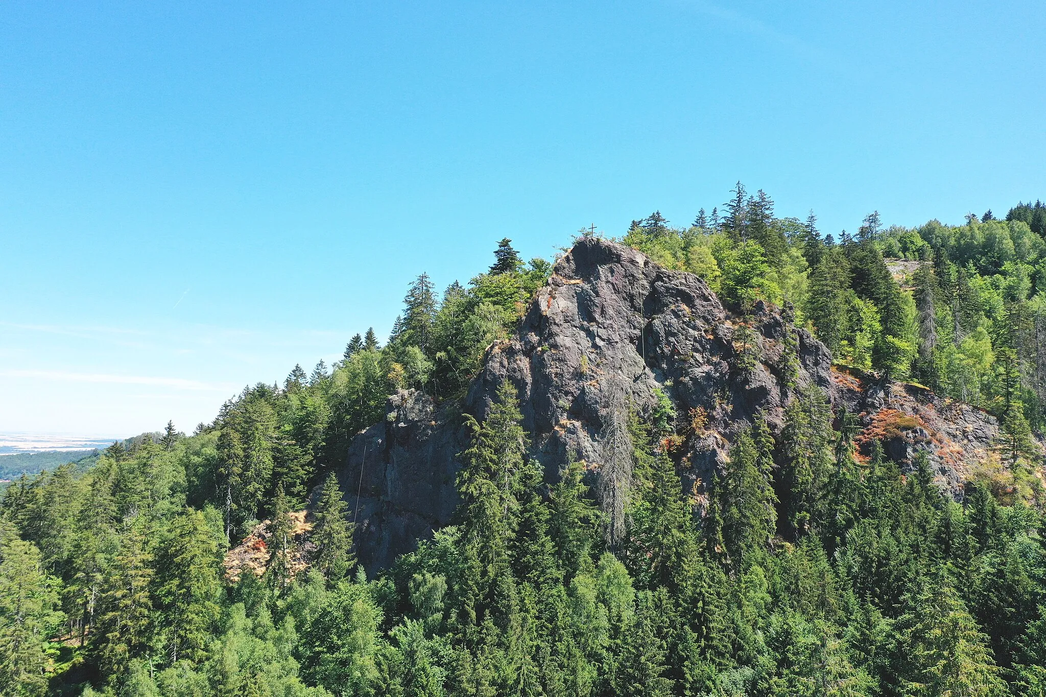 Photo showing: Aschenbergstein rock Thuringia, Germany, July 2022