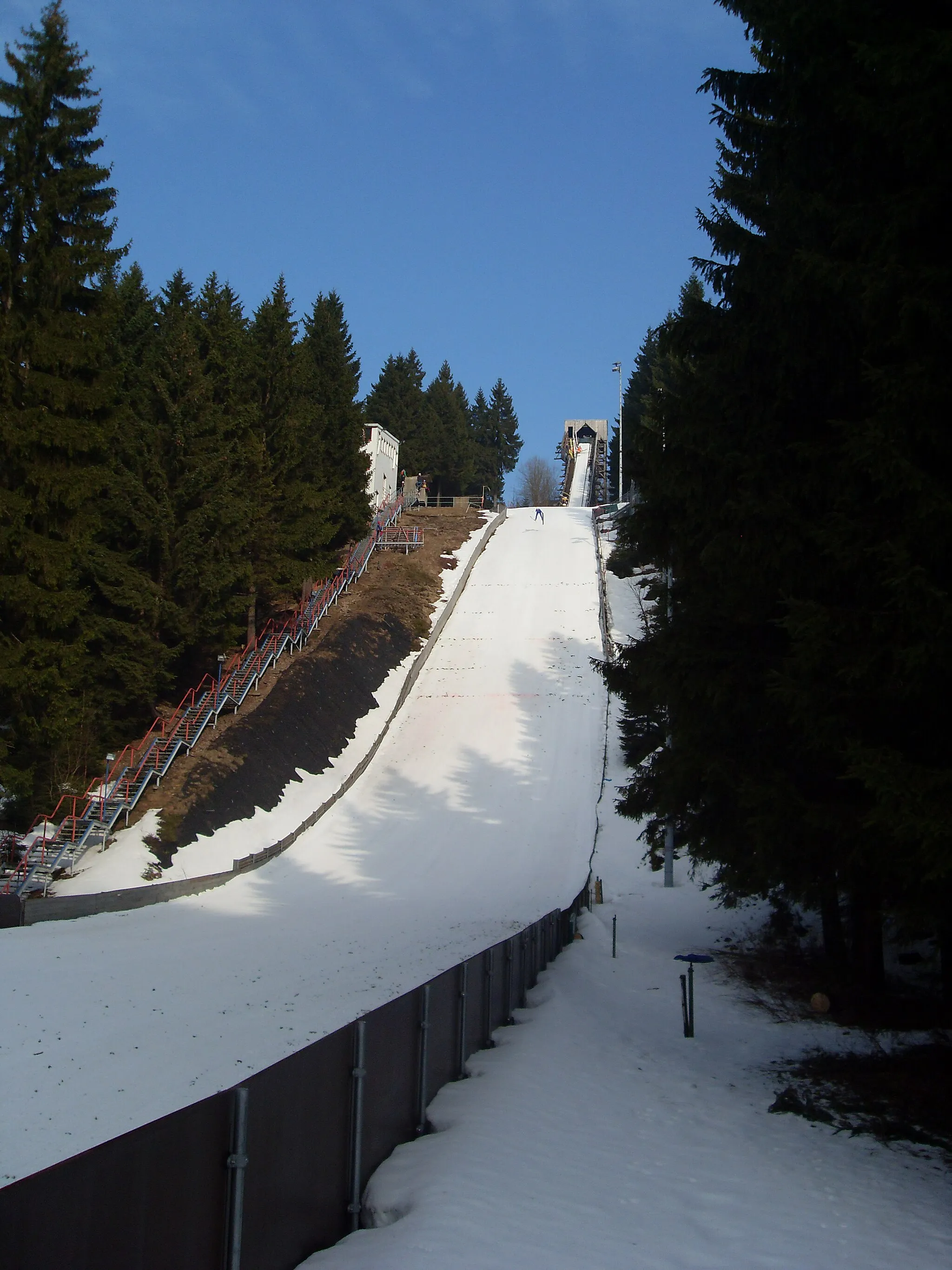 Photo showing: Wadebergschanze K66 in Oberhof, Germany. Original description: beim Training