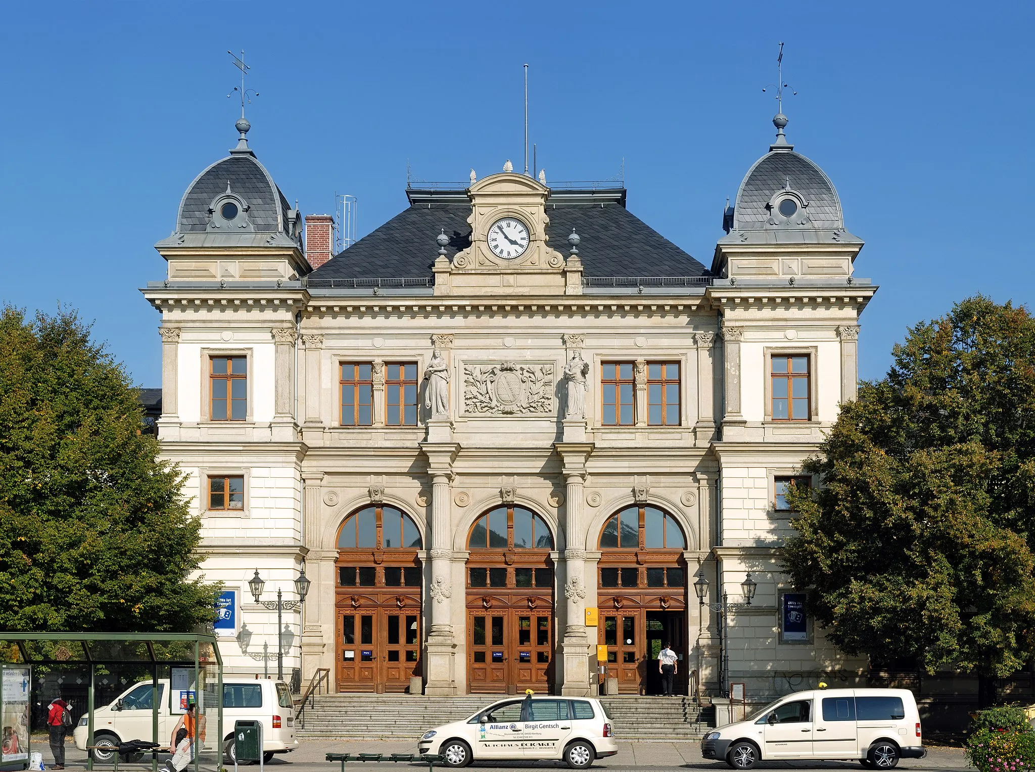 Photo showing: This image shows the train station building in Altenburg, Germany. It is a four segment panoramic image.