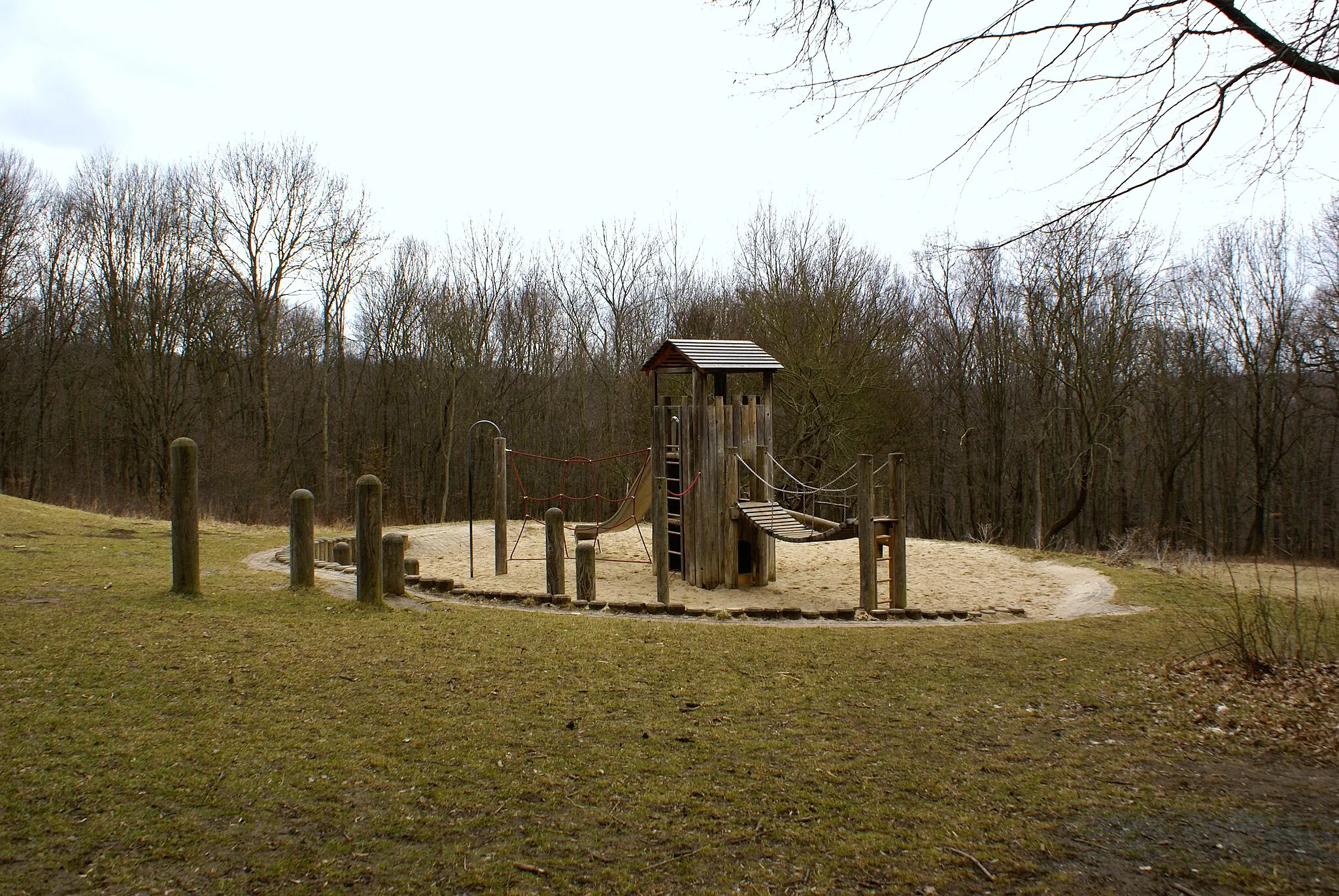 Photo showing: Indianerspielplatz im erfurter Steigerwald