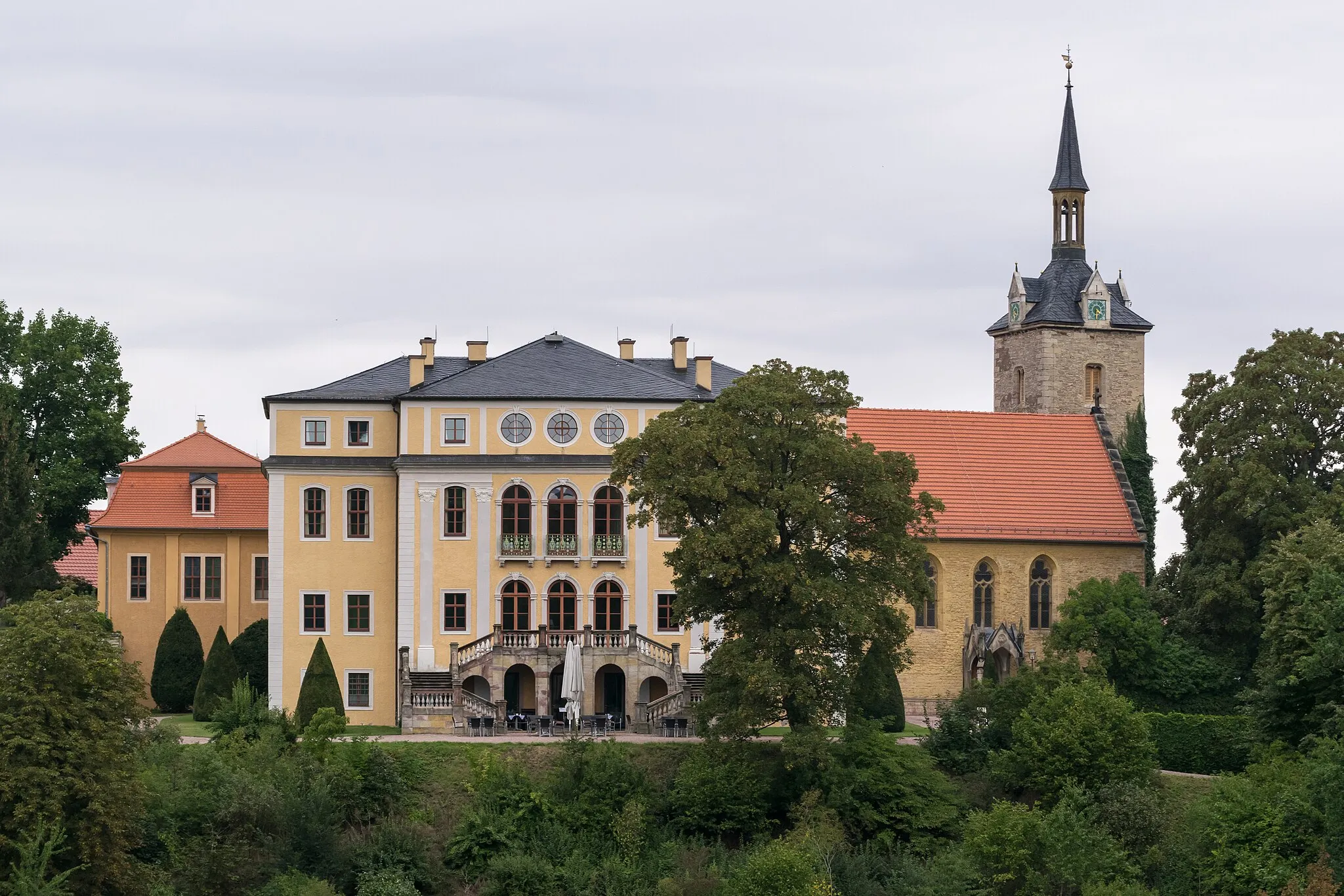 Photo showing: Schloss Ettersburg bei Weimar, Ansicht von der Zeitschneise am Ettersberg