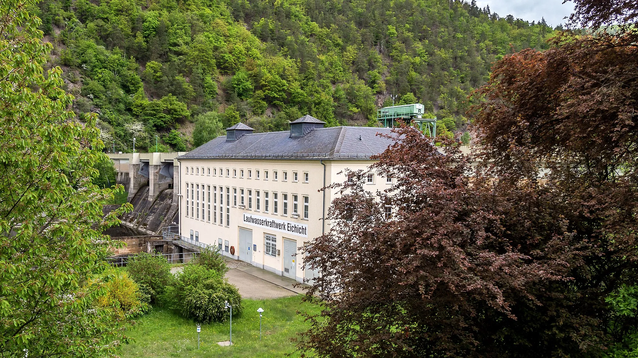 Photo showing: Eichicht   Hohenwartener Straße  Laufwasser-Kraftwerk (Bestandteil Wasserkraftanlagen an der Oberen Saale (Saale-Kaskade)