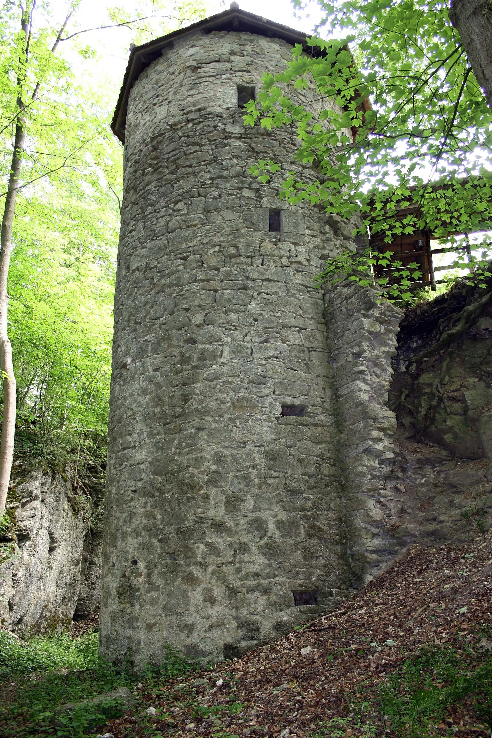 Photo showing: Osterburg - Mauerturm an der Nordwestecke der Kernburg
