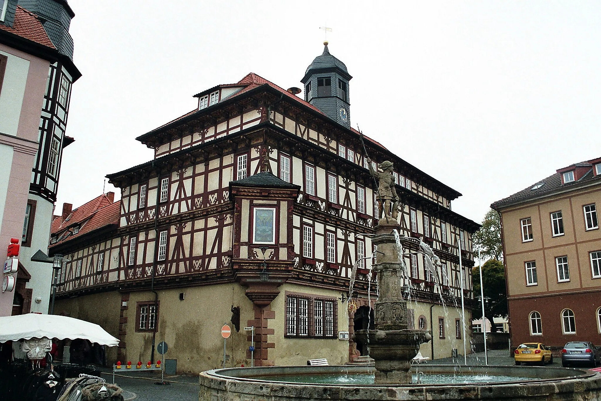Photo showing: Vacha, town hall and St. Vitus fountain