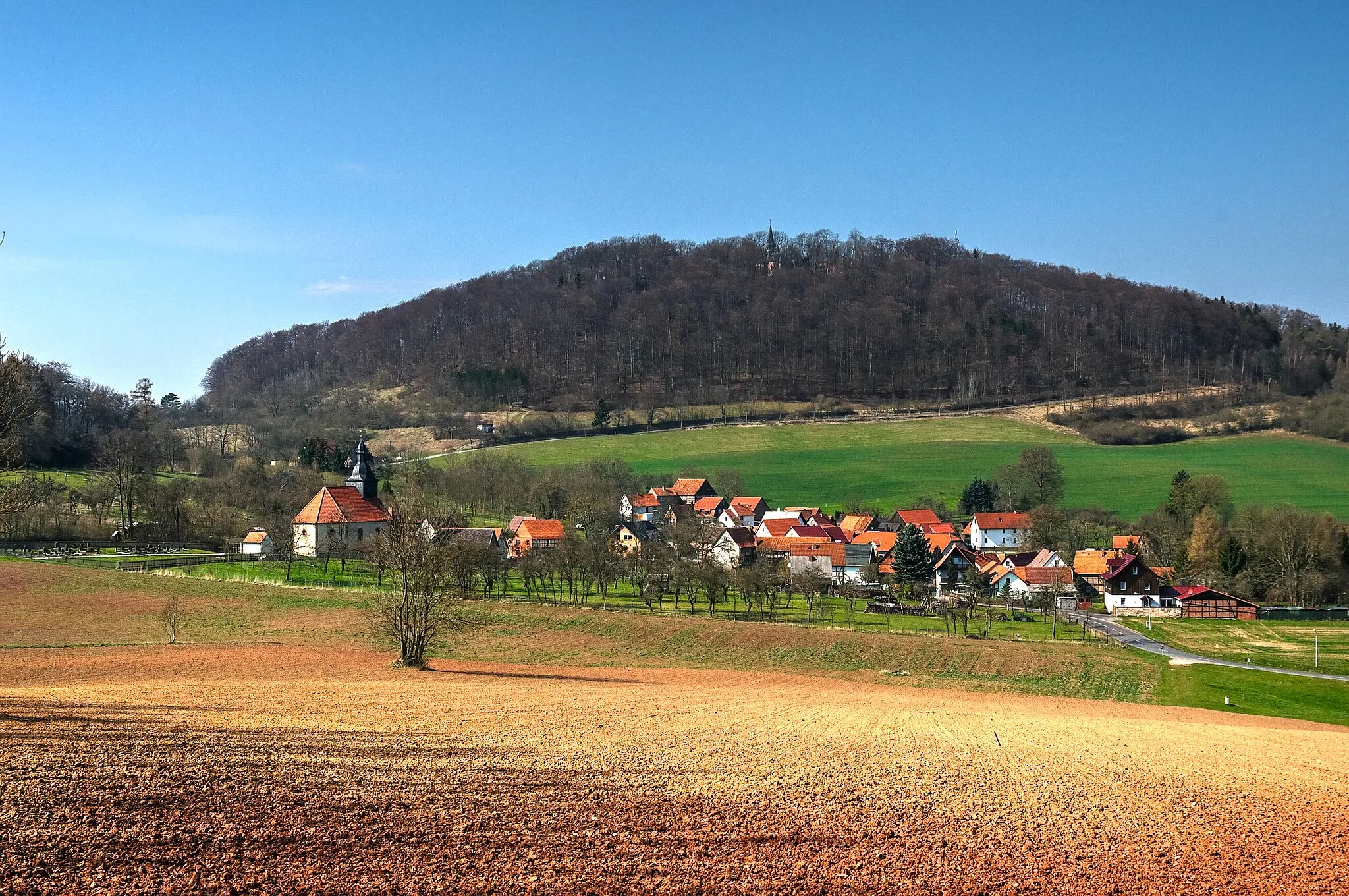 Photo showing: Döringsdorf im Eichsfeld unter dem Hülfensberg - Blick aus SüdOst