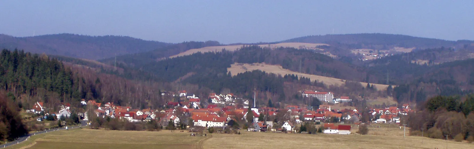 Photo showing: Waldau in Thüringen, gesehen von der Talbrücke Schleuse der A73