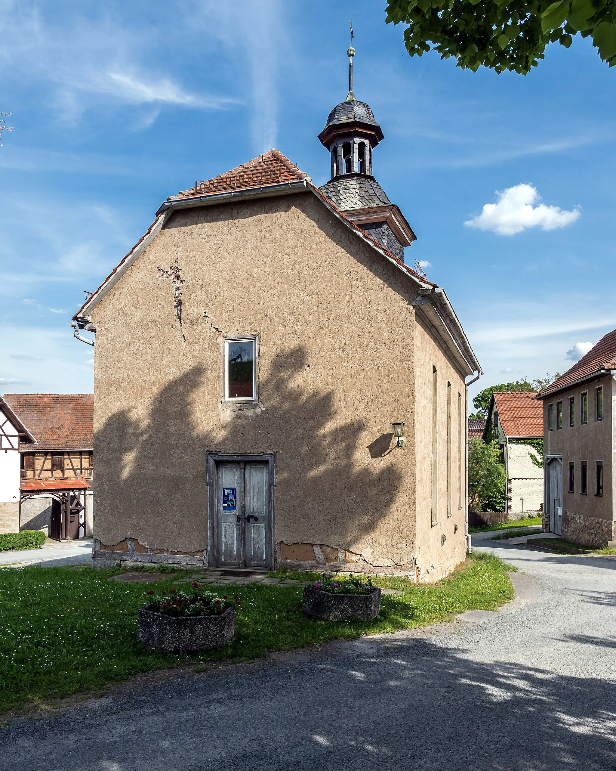 Photo showing: Denkmalgeschützte Kirche in Mörla, Ortsteil von Rudolstadt, Westansicht