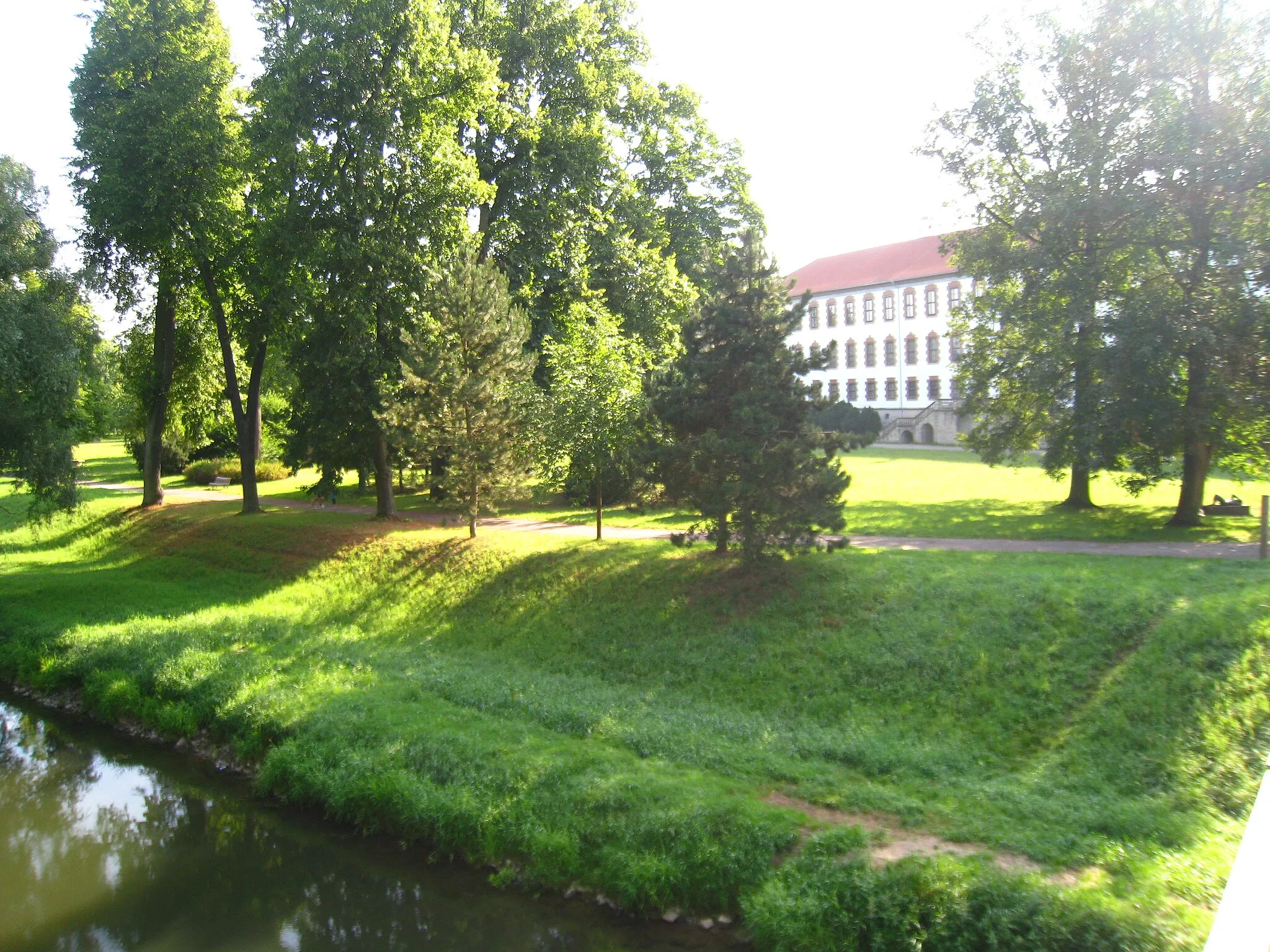 Photo showing: Widok na ścieżkę rowerowa doliny Werry w Meiningen, w pobliżu zamku Elżbiety