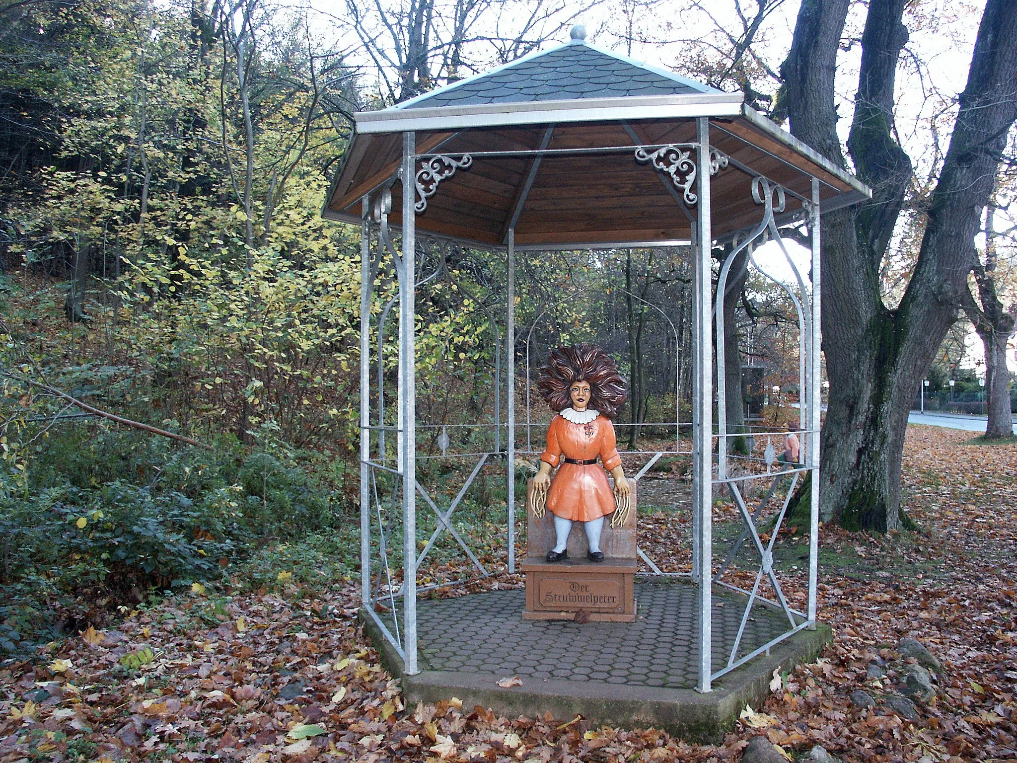 Photo showing: Struwwelpeter-Park Tabarz, geschnitzte Märchenfigur "Der Struwwelpeter"