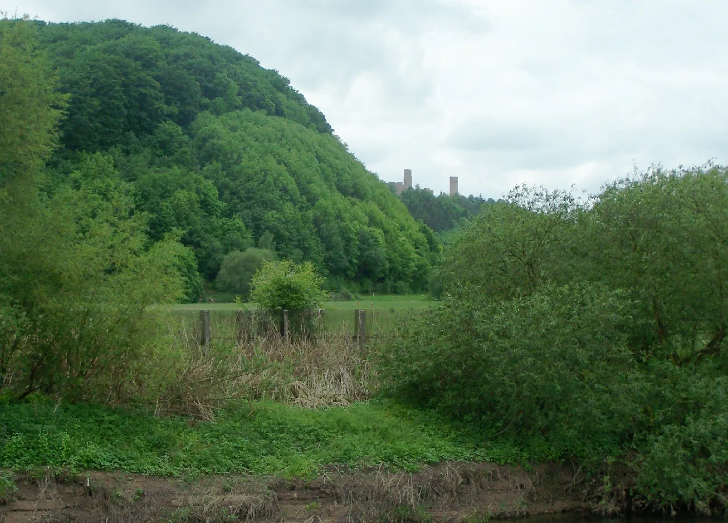 Photo showing: Brandenburg castle and Göringer Stein in Wartburgkreis.