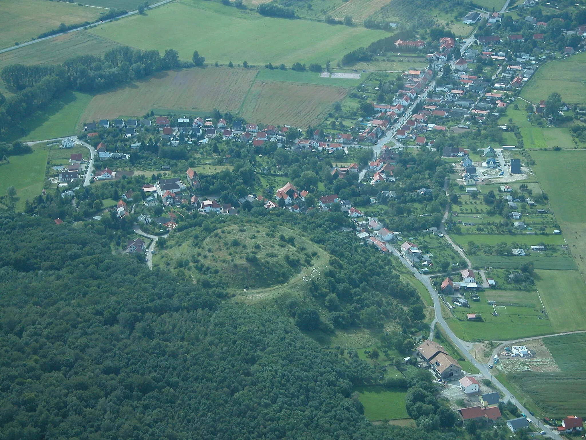 Photo showing: Luftbild der Käfernburg bei Arnstadt (IK)