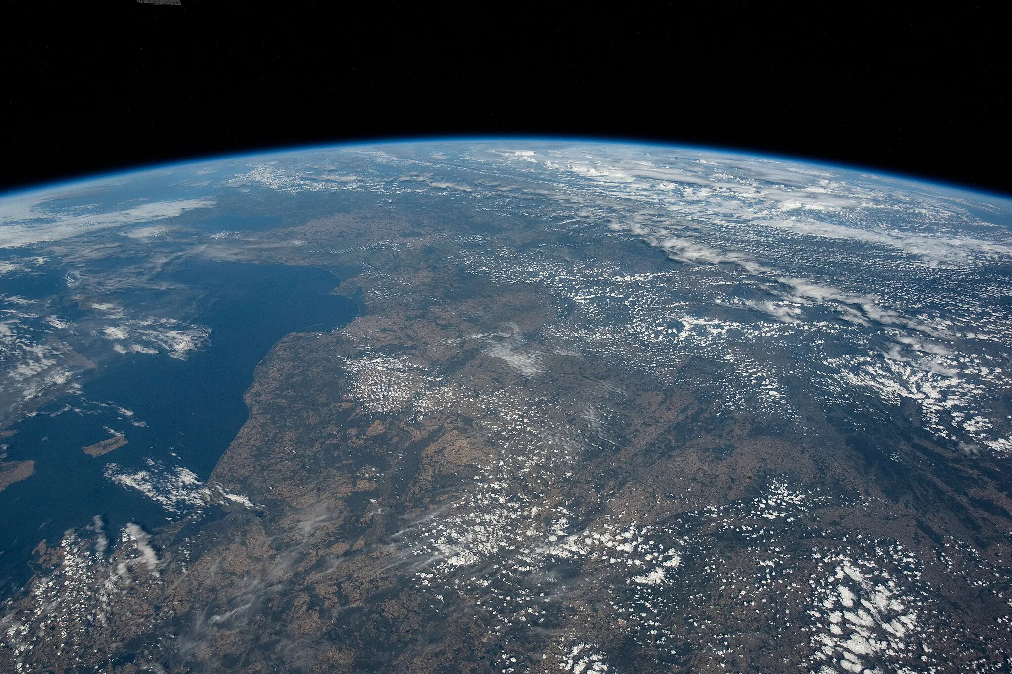 Photo showing: View of Earth taken during ISS Expedition 67.