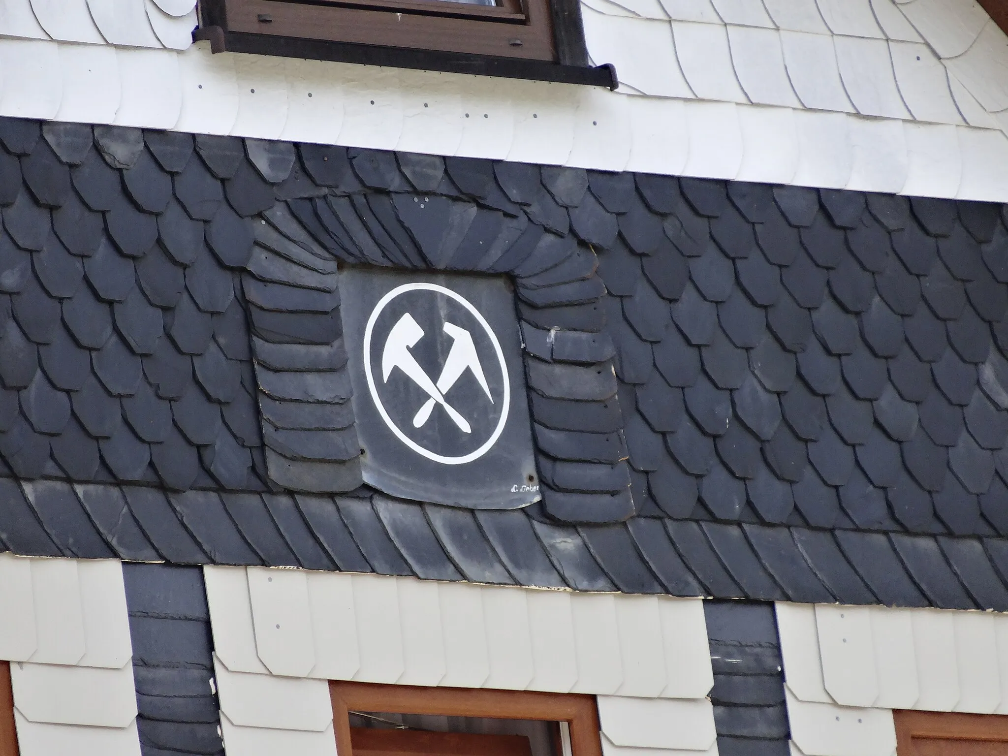 Photo showing: Coat of arms at a building in Sommersdorf, Thuringia, Germany