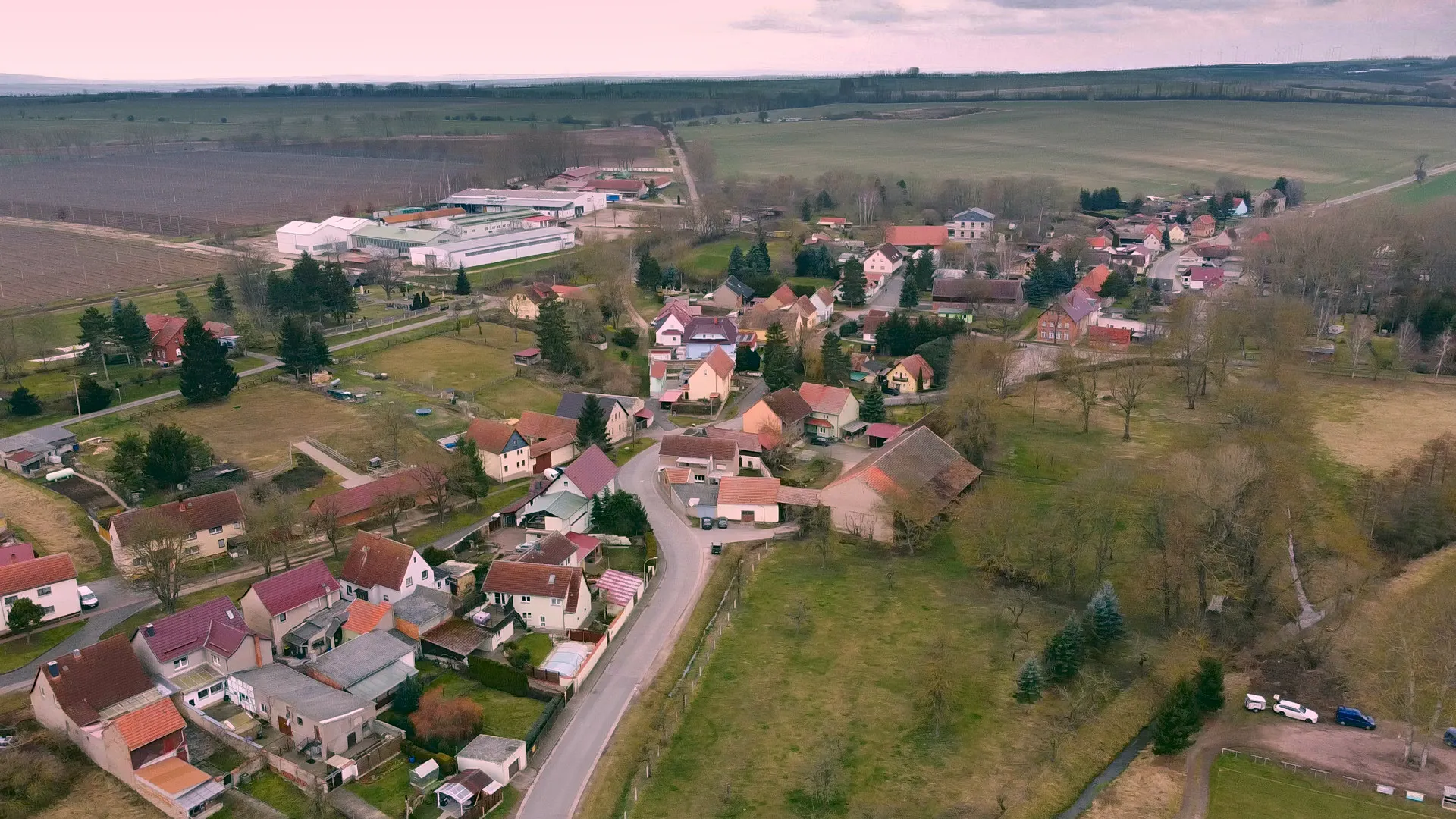 Photo showing: Aerial image of Lützensömmern, looking westward towards Bad Tennstedt