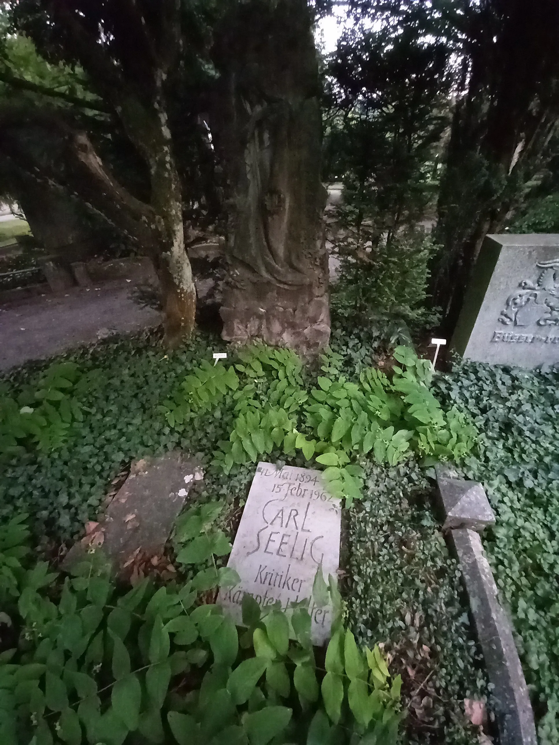 Photo showing: Das Grab des schweizerischen Schriftstellers Carl Seelig auf dem Friedhof Sihlfeld in Zürich.